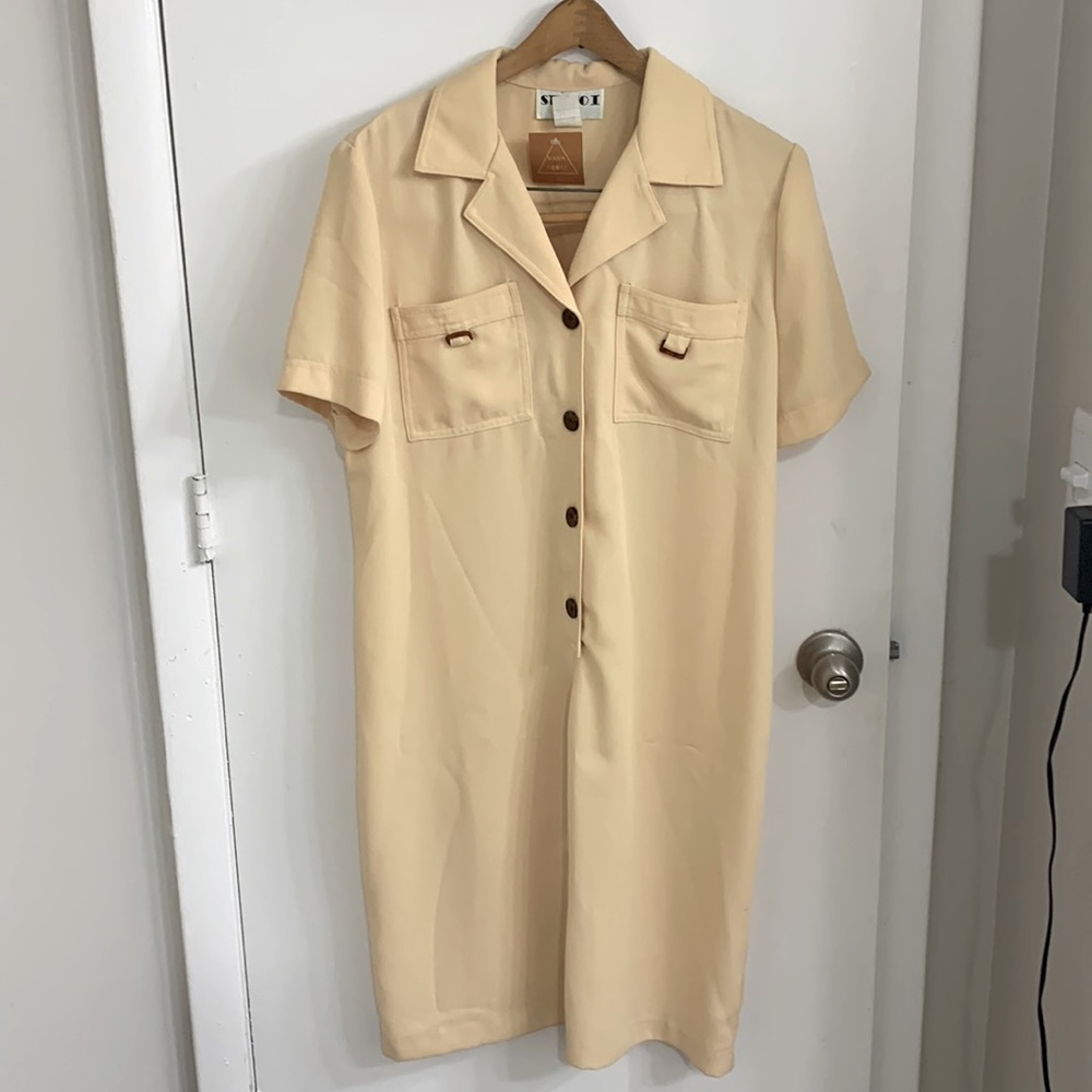 Vintage mid-length shift dress.Size 14.M/L fit.Greatcondition.No stains/snags.